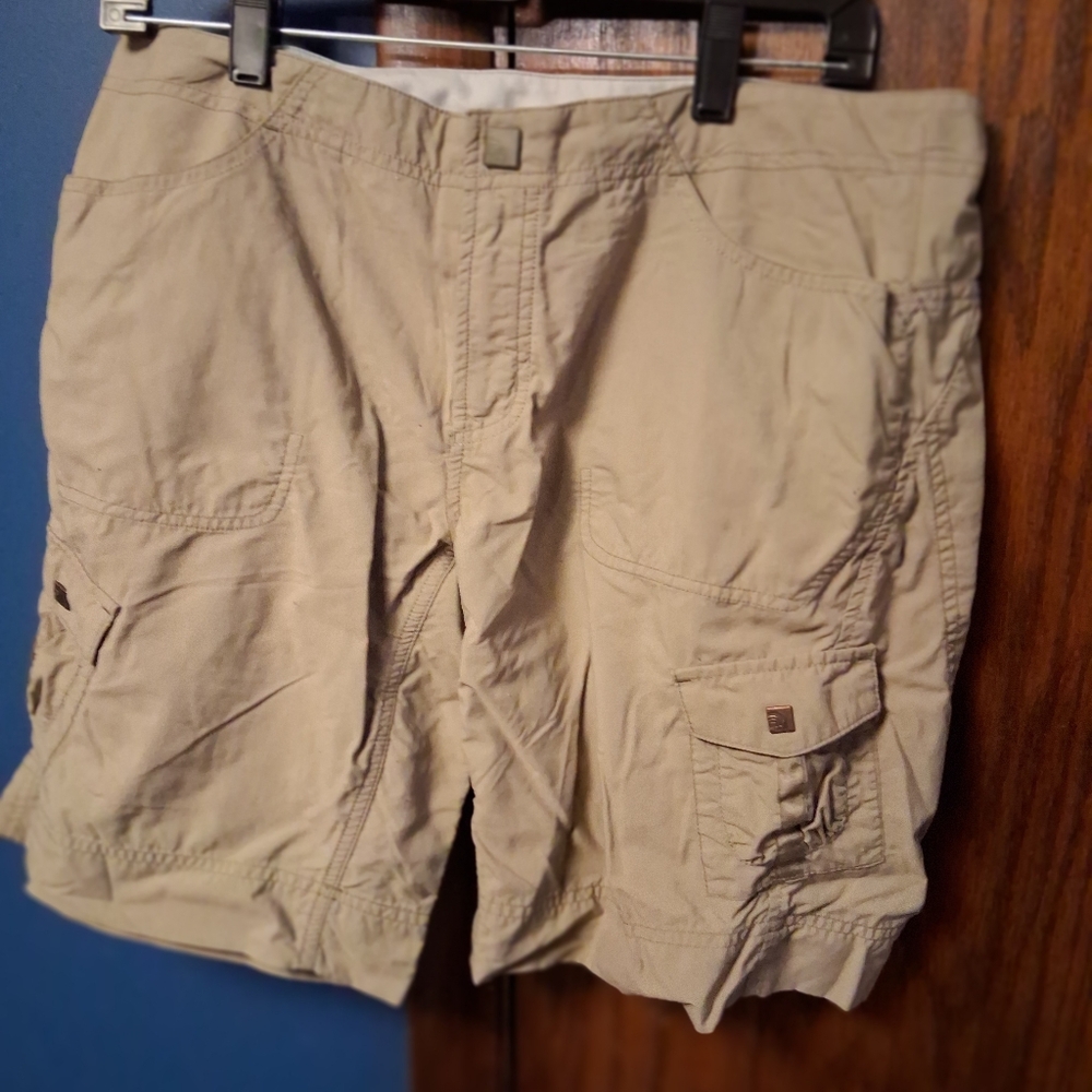 Womans Mountain Hard Wear sz 10